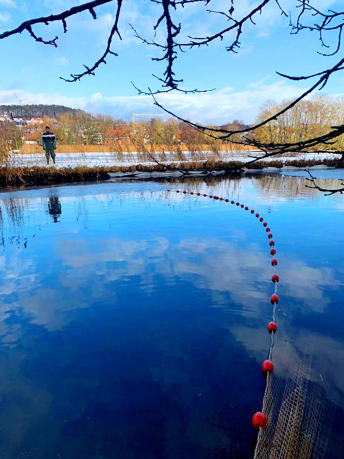 Weiher mit Fischernetzen