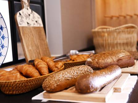 Brot und Croissant Frühstücksbuffet Landhotel Altes Kurhaus