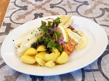 Spargel mit Kartoffel und Fisch