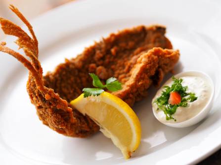 Frittierter Fisch mit Mayonnaise