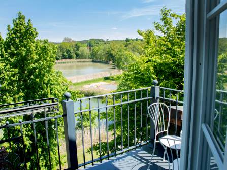 Balkon mit Aussicht in die Natur