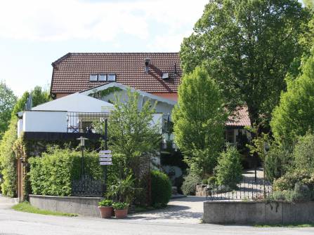 Auffahrt Gelände Landgasthof Altes Kurhaus